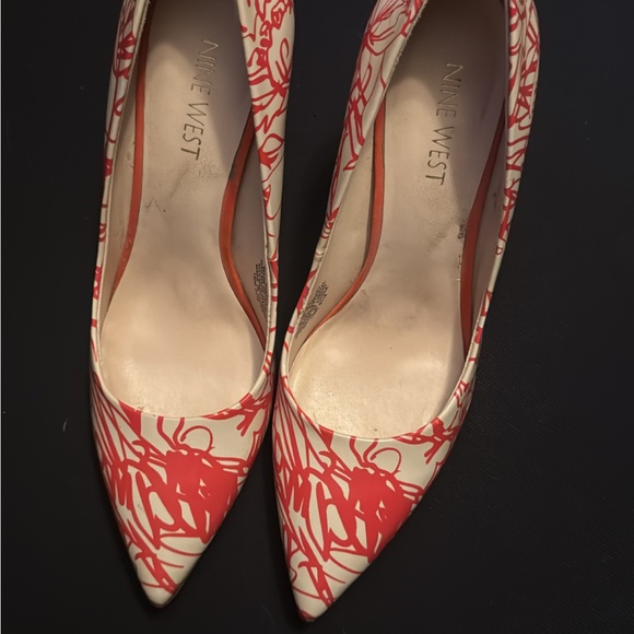 Nine West stylish dress pump
Shoe size 7.5
Originally $50, worn 3 times only - Picture 11 of 12